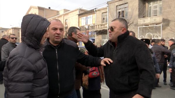 Կաթողիկոսի կողմնակիցների և հակառակորդների միջև բախում է տեղի ունեցել Էջմիածնում. տեսանյութ - Sputnik Արմենիա