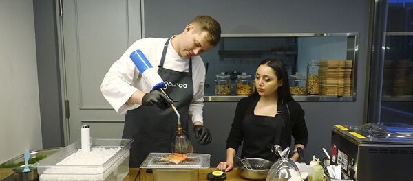 Հյուր շեֆ խոհարարին․ ինչպես պատրաստել «Ծիածանափայլ իշխան» Հյուր շեֆ խոհարարին․ ինչպես պատրաստել «Ծիածանափայլ իշխան» - Sputnik Արմենիա