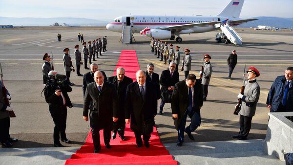 Официальная делегация во главе с президентом прибыла в Грузию - Sputnik Արմենիա