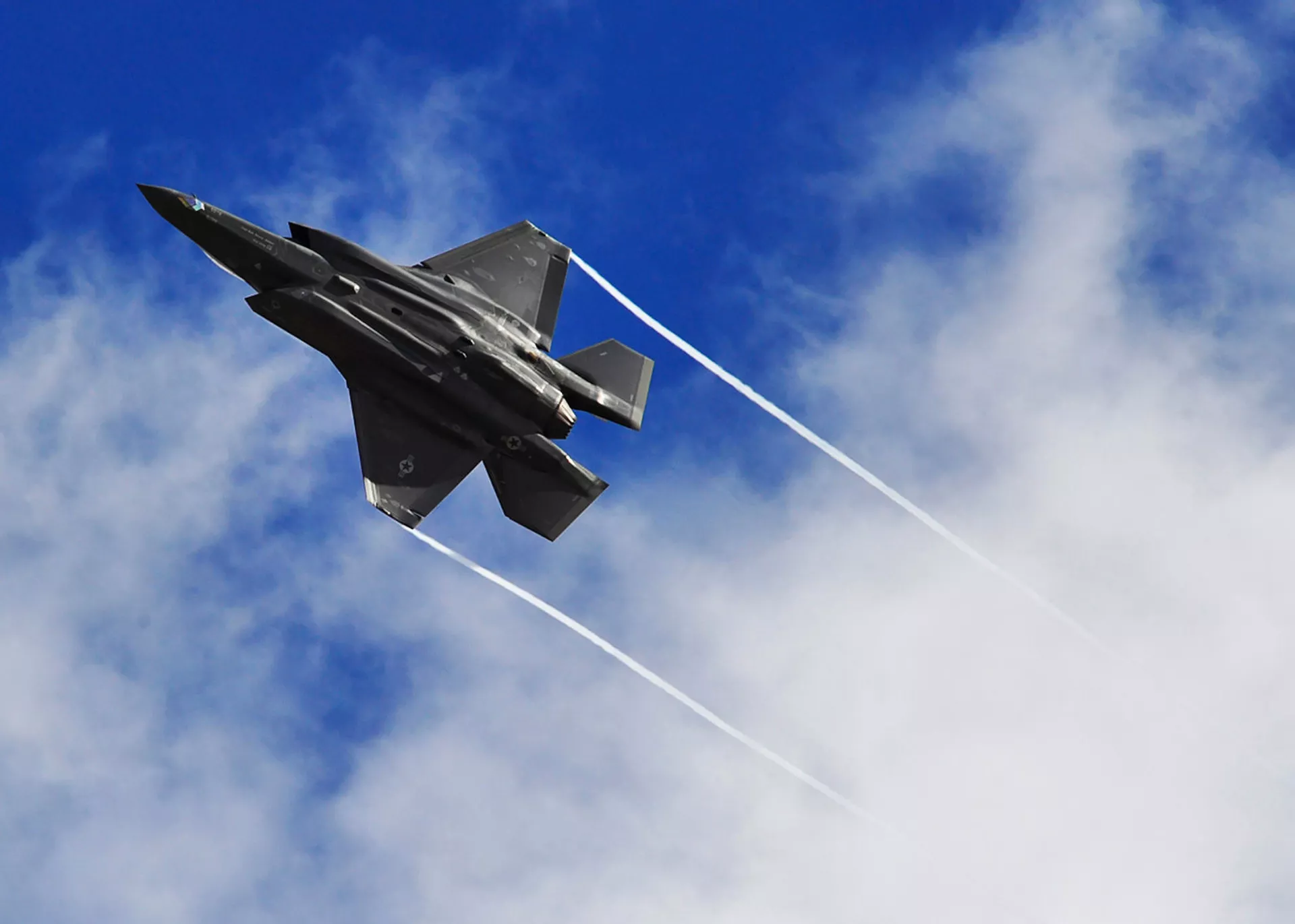 Почему гиперзвуковые ракеты России мешают эксплуатации американских F-35 и F-22 - Sputnik Армения, 1920, 02.07.2021