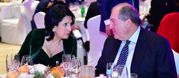 Президенты Армении и Грузии Армен Саркисян и Саломе Зурабишвили во время официального ужина (16 декабря 2018). Твилиси - Sputnik Армения