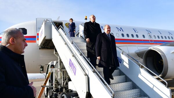 Делегация Армении во главе с президентом Арменом Саркисяном прибывают с официальным визитом в Грузию (16 декабря 2018). Тбилиси - Sputnik Արմենիա
