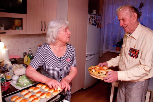 Разведчику-фронтовику из Эстонии А.М.Разгуляеву исполнился 101 год Разведчику-фронтовику из Эстонии А.М.Разгуляеву исполнился 101 год - Sputnik Армения
