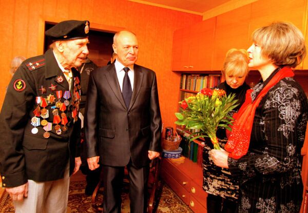 Разведчику-фронтовику из Эстонии А.М.Разгуляеву исполнился 101 год Разведчику-фронтовику из Эстонии А.М.Разгуляеву исполнился 101 год - Sputnik Армения