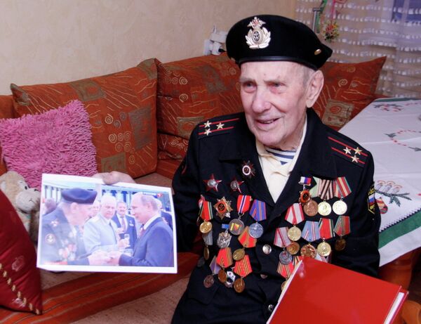 Разведчику-фронтовику из Эстонии А.М.Разгуляеву исполнился 101 год Разведчику-фронтовику из Эстонии А.М.Разгуляеву исполнился 101 год - Sputnik Армения