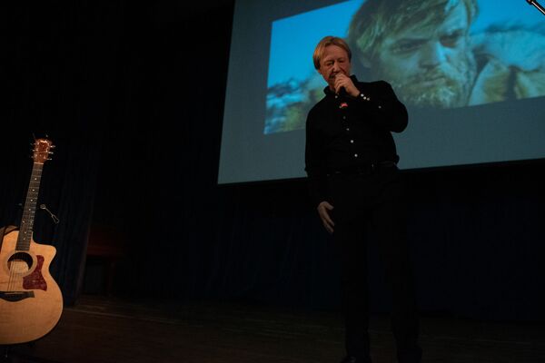 «Ախպեր ջան» երգից մինչև Թրամփի մասին կատակներ. Դմիտրի Խառատյանը Երևանում էր «Ախպեր ջան» երգից մինչև Թրամփի մասին կատակներ. Դմիտրի Խառատյանը Երևանում էր - Sputnik Արմենիա