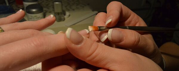 Нанесение маникюра в салоне красоты - Sputnik Армения