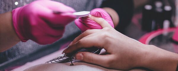 Уход за ногтями в салоне красоты Уход за ногтями в салоне красоты - Sputnik Արմենիա