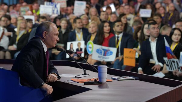 Президент России Владимир Путин во время ежегодной большой пресс-конференции (20 декабря 2018). Москвa - Sputnik Армения