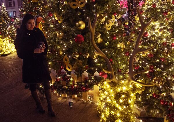 Աստղազարդ երկինք. Մոսկվայի ֆանտաստիկ կերպարանափոխությունը Ամանորին ընդառաջ Աստղազարդ երկինք. Մոսկվայի ֆանտաստիկ կերպարանափոխությունը Ամանորին ընդառաջ - Sputnik Արմենիա