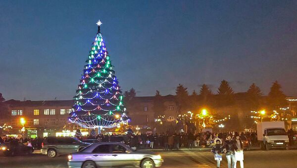 Торжественное включение огней новогодней елки в Гюмри (20 декабря 2018). Ширак - Sputnik Армения