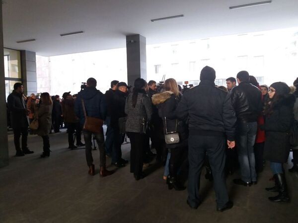 Забастовка и акция протеста в Ереване: сотрудники министерств недовольны планами Пашиняна Забастовка и акция протеста в Ереване: сотрудники министерств недовольны планами Пашиняна - Sputnik Армения