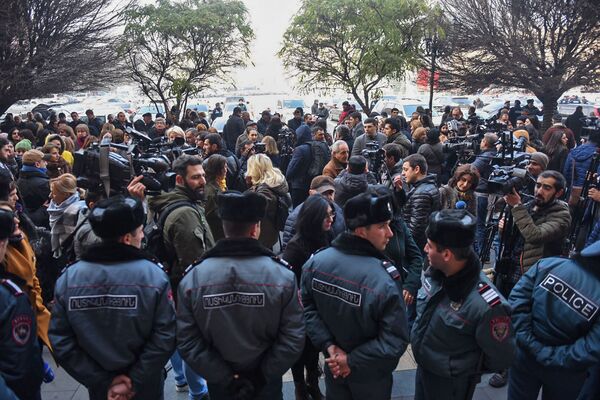 Доживем до понедельника: культурные люди готовы испортить Пашиняну Новый год  - Sputnik Армения