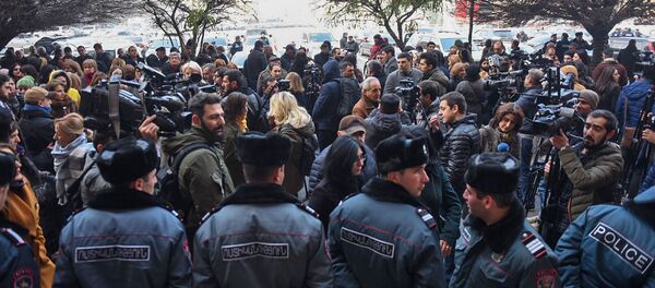 Сотрудники министерства диаспоры и культуры собрались перед зданием правительства Армении (21 декабря 2018). Еревaн - Sputnik Армения