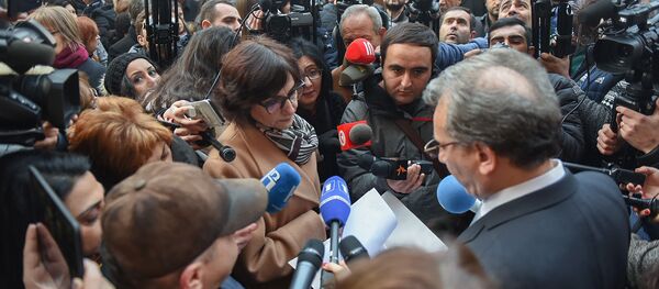 Сотрудники министерства диаспоры и культуры собрались перед зданием правительства Армении (21 декабря 2018). Еревaн - Sputnik Армения