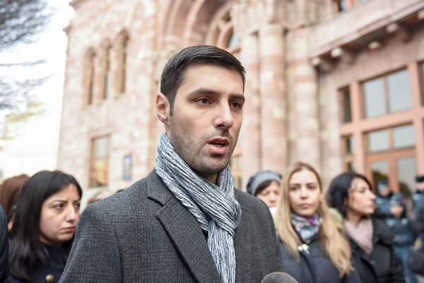 Забастовка и акция протеста в Ереване: сотрудники министерств недовольны планами Пашиняна Забастовка и акция протеста в Ереване: сотрудники министерств недовольны планами Пашиняна - Sputnik Армения