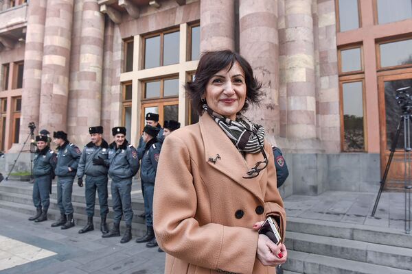 Доживем до понедельника: культурные люди готовы испортить Пашиняну Новый год  - Sputnik Армения