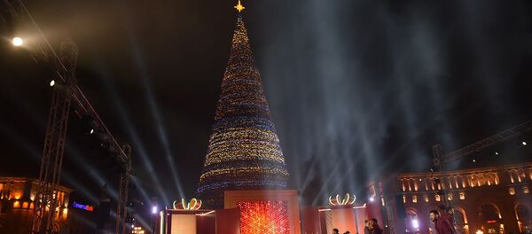 Главная елка Еревана 2018 года Главная елка Еревана 2018 года - Sputnik Արմենիա