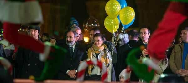 Торжественная церемония зажжения огней главной елки Еревана (21 декабря 2018). Еревaн Торжественная церемония зажжения огней главной елки Еревана (21 декабря 2018). Еревaн - Sputnik Արմենիա