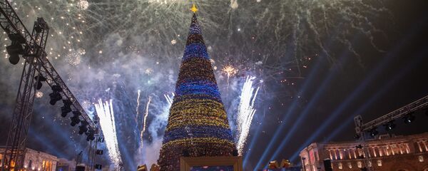 Торжественная церемония зажжения огней главной елки Еревана (21 декабря 2018). Еревaн Торжественная церемония зажжения огней главной елки Еревана (21 декабря 2018). Еревaн - Sputnik Արմենիա