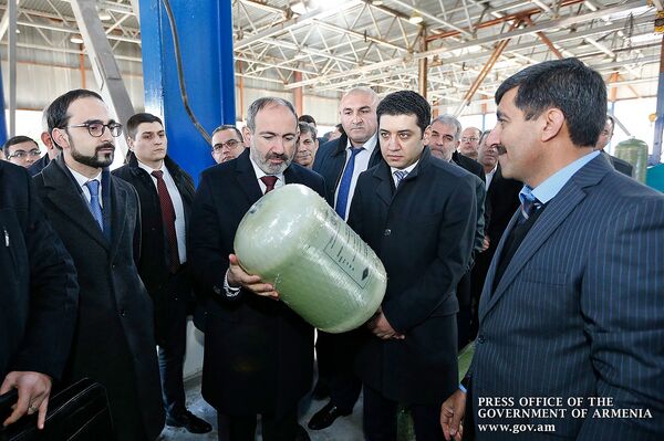 Հայաստանը գազաբալոններ կարտադրի, հետո նաև` ավտոմեքենաներ. գործարարների խոստումը Փաշինյանին Հայաստանը գազաբալոններ կարտադրի, հետո նաև` ավտոմեքենաներ. գործարարների խոստումը Փաշինյանին - Sputnik Արմենիա