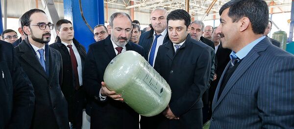 И.о. премьер-министра Никол Пашинян посетил открытие завода по производству композитных газовых баллонов (22 декабря 2018). Ванадзор - Sputnik Армения