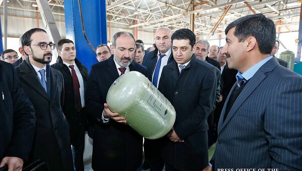 И.о. премьер-министра Никол Пашинян посетил открытие завода по производству композитных газовых баллонов (22 декабря 2018). Ванадзор - Sputnik Армения