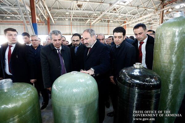 Հայաստանը գազաբալոններ կարտադրի, հետո նաև` ավտոմեքենաներ. գործարարների խոստումը Փաշինյանին Հայաստանը գազաբալոններ կարտադրի, հետո նաև` ավտոմեքենաներ. գործարարների խոստումը Փաշինյանին - Sputnik Արմենիա