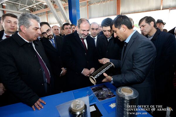 Հայաստանը գազաբալոններ կարտադրի, հետո նաև` ավտոմեքենաներ. գործարարների խոստումը Փաշինյանին Հայաստանը գազաբալոններ կարտադրի, հետո նաև` ավտոմեքենաներ. գործարարների խոստումը Փաշինյանին - Sputnik Արմենիա