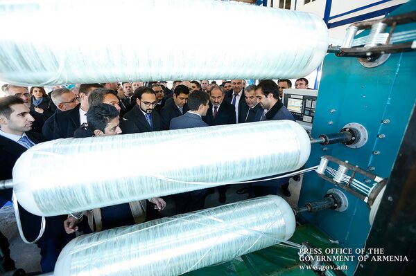 Հայաստանը գազաբալոններ կարտադրի, հետո նաև` ավտոմեքենաներ. գործարարների խոստումը Փաշինյանին Հայաստանը գազաբալոններ կարտադրի, հետո նաև` ավտոմեքենաներ. գործարարների խոստումը Փաշինյանին - Sputnik Արմենիա