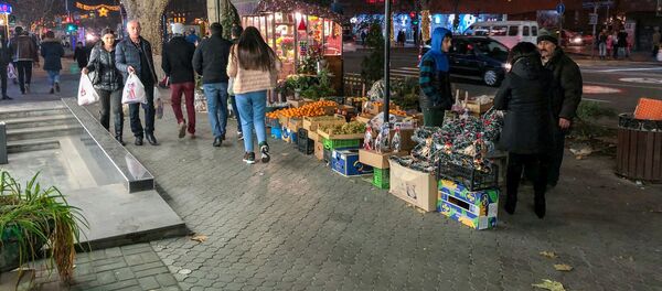 Уличная торговля в Ереване - Sputnik Армения