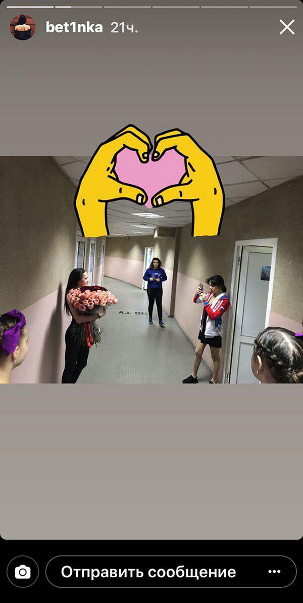 Трогательное фото примирило поклонников Медведевой и Загитовой - Sputnik Армения