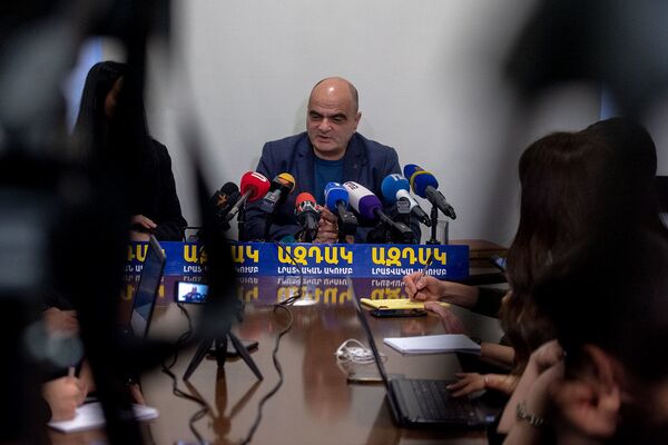 Это нелепо: адвокат Григоряна о версии освобождения генерала из-под ареста - Sputnik Армения