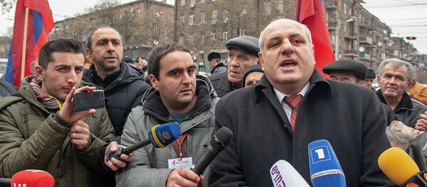 Акция коммунистов Армении у посольства России за армяно-российские отношения (25 декабря 2018). Еревaн - Sputnik Արմենիա