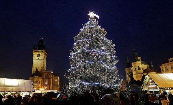 Рождественская елка 2019 года на Староместской площади в Праге - Sputnik Армения
