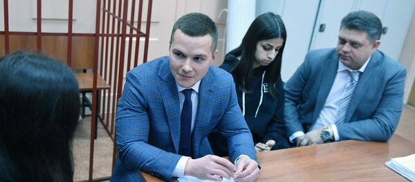 Кристина (слева) и Ангелина Хачатуряны в Басманном суде, где рассматривается вопрос о продлении срока ограничений до конца марта (26 декабря 2018). Москвa - Sputnik Արմենիա