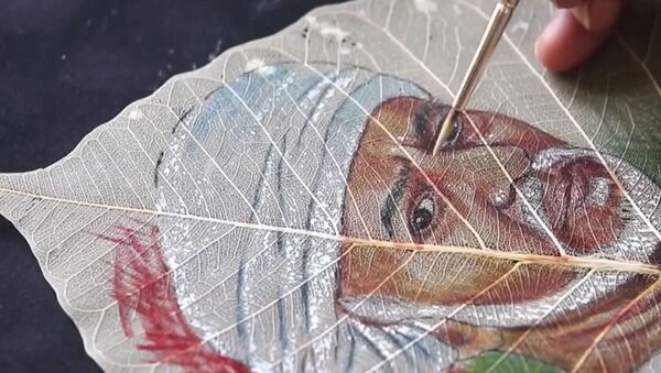 Индийский художник рисует портреты на листьях фикуса - Sputnik Армения