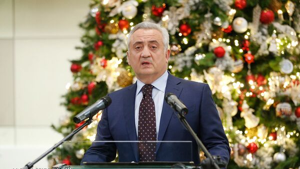 Глава Центрального Банка Армении Артур Джавадян поздравил сотрудников ЦБ с насупающими праздниками (26 декабря 2018). Еревaн - Sputnik Արմենիա