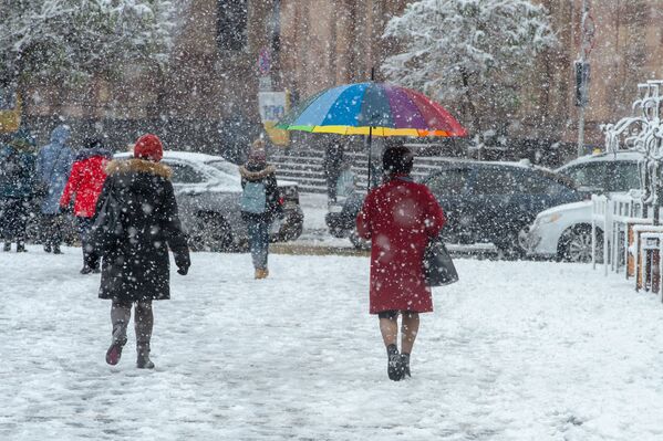 Первый снег в Ереване - Sputnik Армения