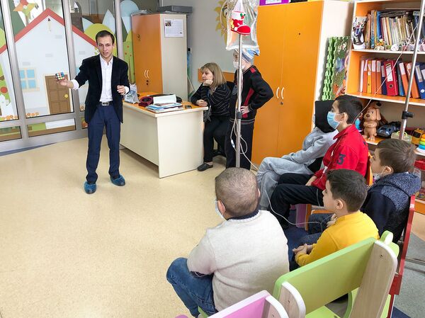 «Օգնիր, ուզում եմ ապրել». հայ մանուկներ, որոնք Ձմեռ պապից ոչինչ չեն ուզում «Օգնիր, ուզում եմ ապրել». հայ մանուկներ, որոնք Ձմեռ պապից ոչինչ չեն ուզում - Sputnik Արմենիա