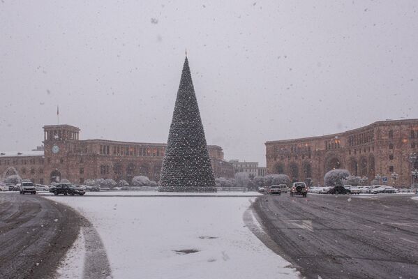 Երևանում այս տարի առաջին անգամ ձյուն եկավ - Sputnik Արմենիա