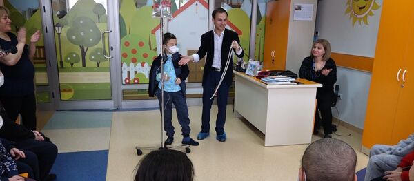 Корреспонденты Sputnik Армения вместе с фокусником побывали в гематологическом центре им. Еоляна - Sputnik Армения