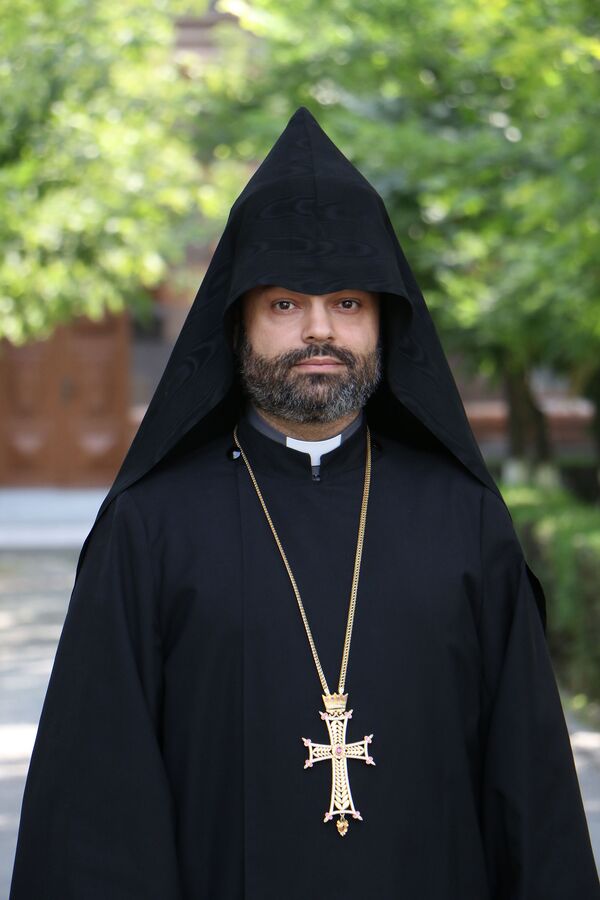 Верю в Деда Мороза։ отец Закария рассказал, как в армянской церкви встречают Новый год - Sputnik Армения