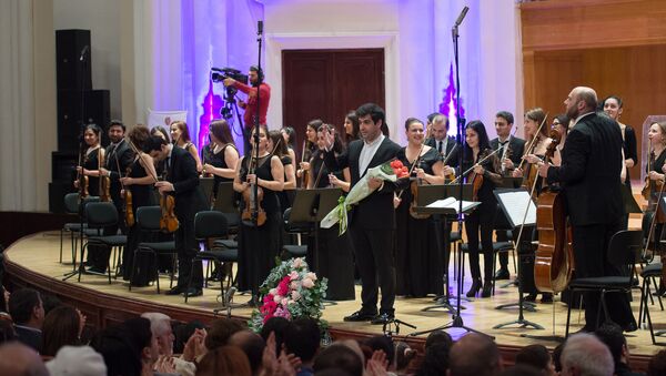 Молодежный оркестр Армении под руководством дирижера Сергея Смбатяна - Sputnik Արմենիա