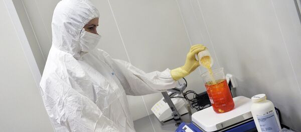 Сотрудница лаборатории ГУ НИИ эпидемиологии и микробиологии имени Н.Ф. Гамалеи, где российские ученые разработали вакцину против лихорадки Эбола - Sputnik Армения