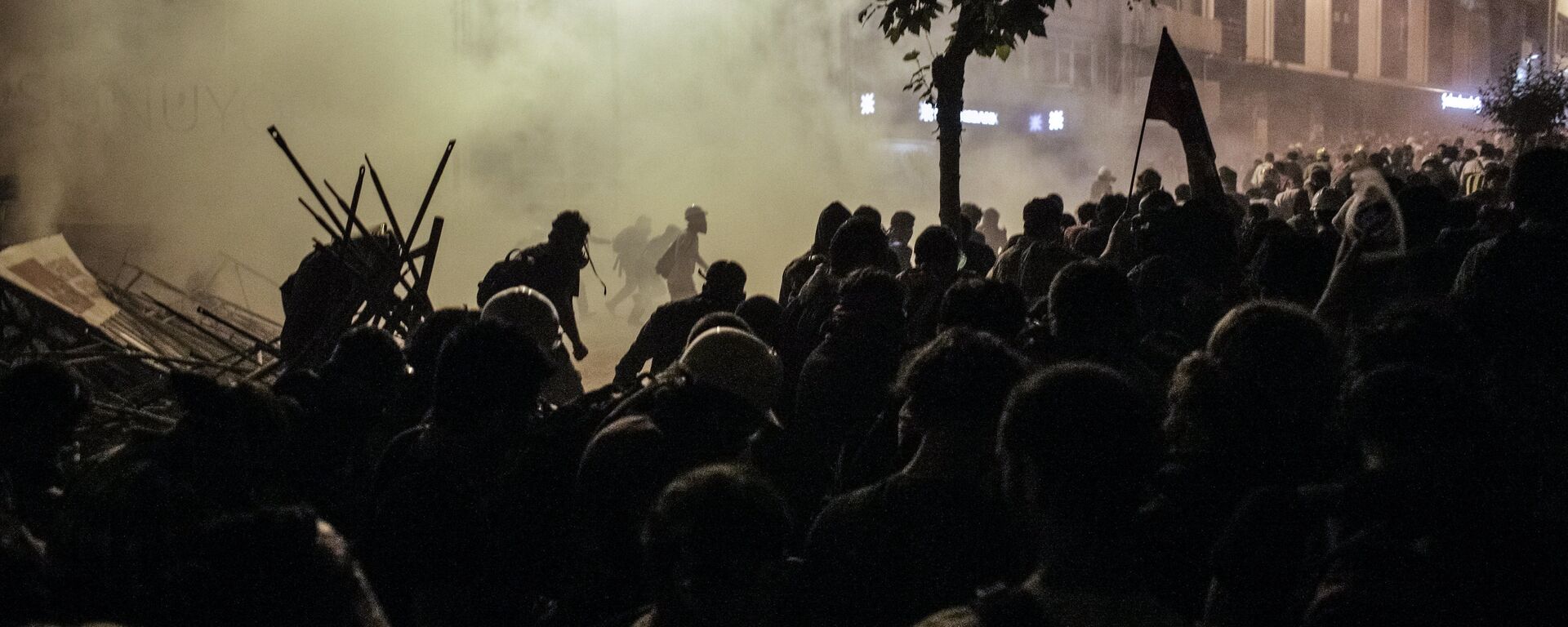 Столкновения протестующих и полиции в Турции - Sputnik Армения, 1920, 27.11.2021