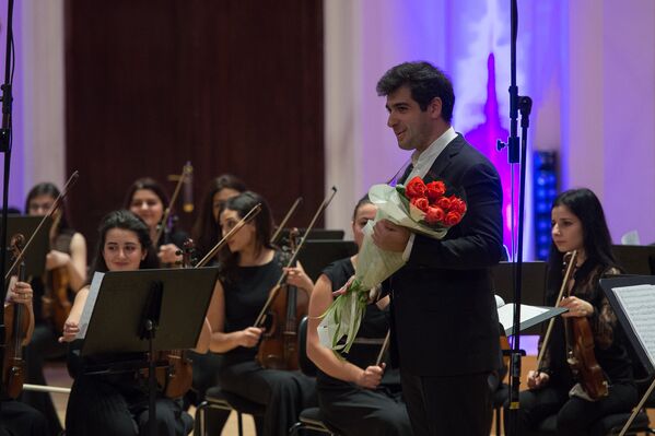 Худрук Государственного молодежного оркестра Армении Сергей Смбатян - Sputnik Армения