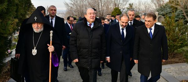 Президент Армен Саркисян посетил мемориальный комплекс Ераблур Президент Армен Саркисян посетил мемориальный комплекс Ераблур - Sputnik Արմենիա
