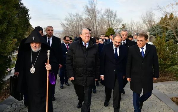 Президент Армен Саркисян посетил мемориальный комплекс Ераблур Президент Армен Саркисян посетил мемориальный комплекс Ераблур - Sputnik Армения