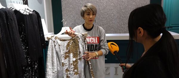 Как выбрать новогодний наряд - советы профессионала Как выбрать новогодний наряд - советы профессионала - Sputnik Армения